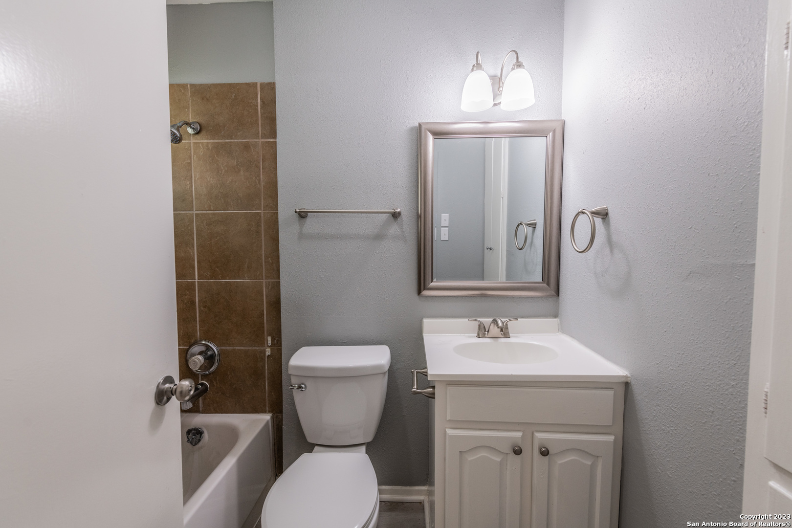 423 E Dewey Place San Antonio TX 78212