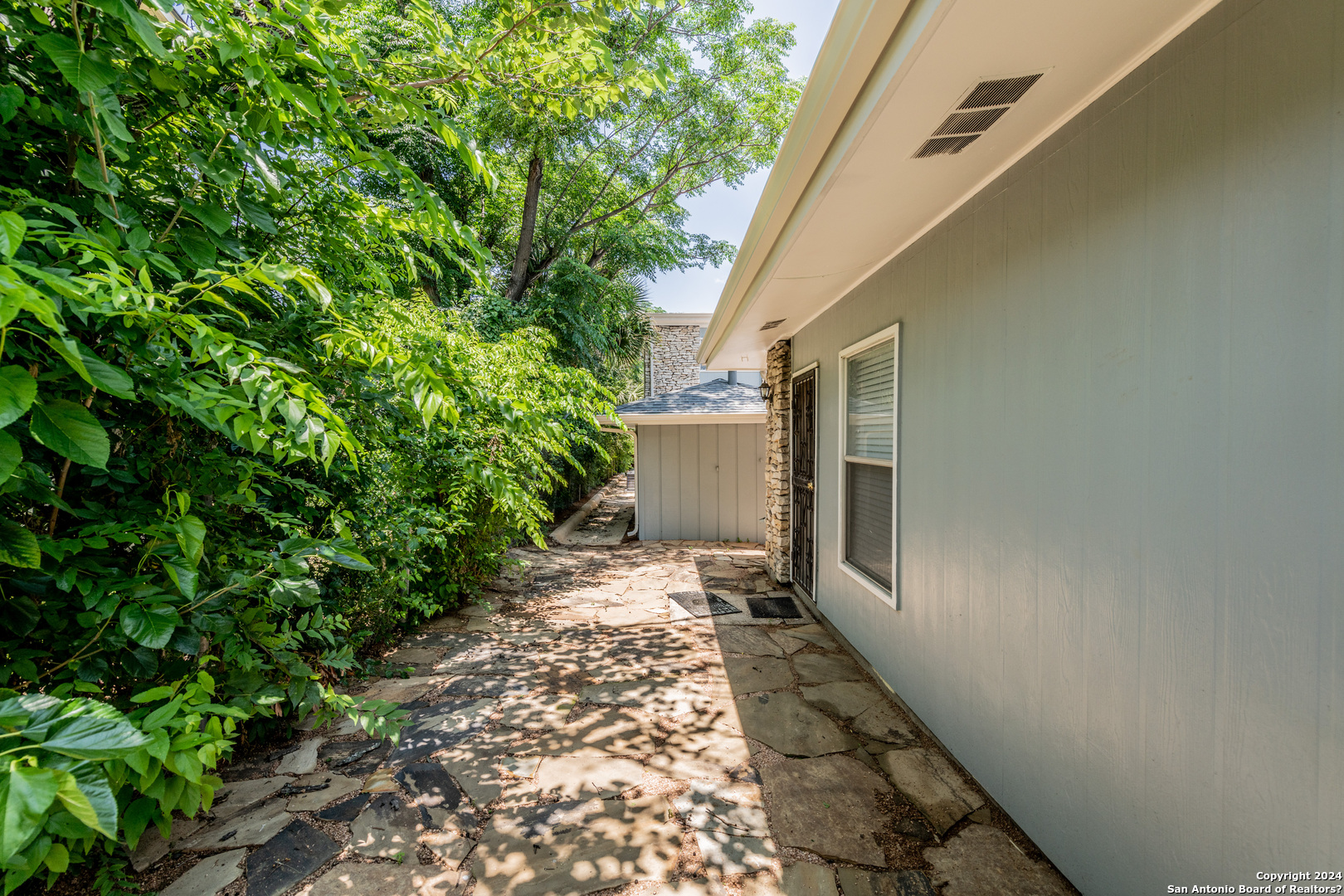 423 E Dewey Place San Antonio TX 78212