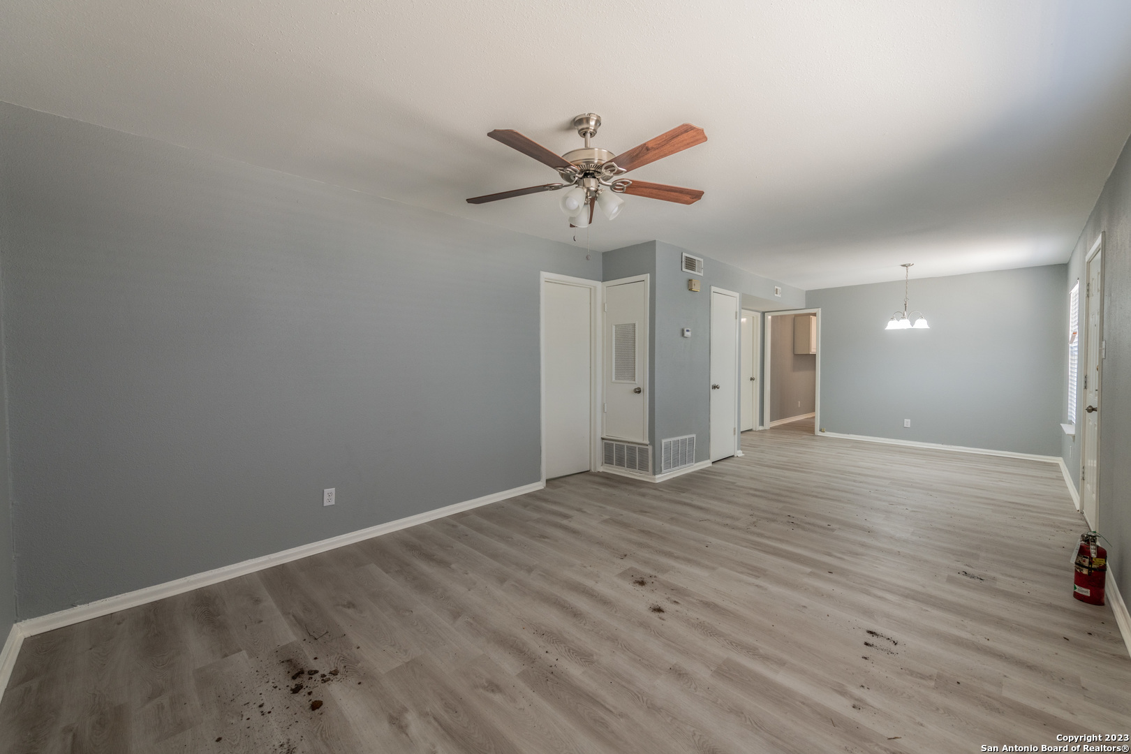 423 E Dewey Place San Antonio TX 78212