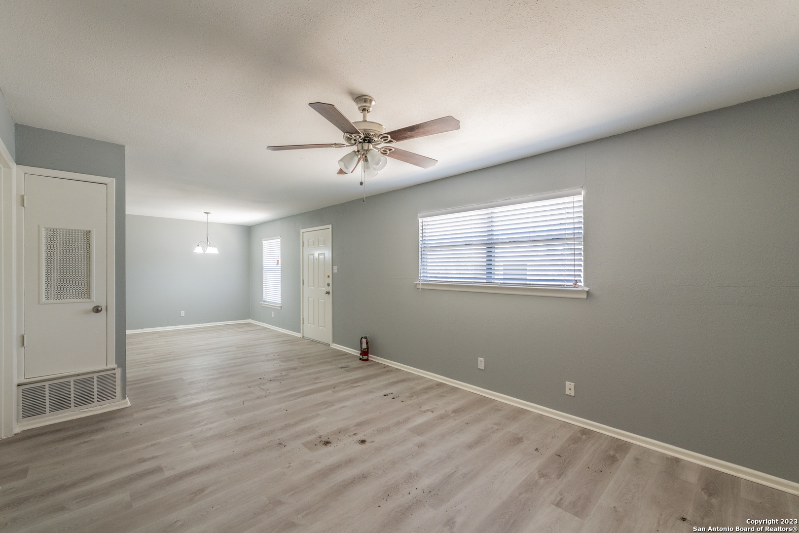 423 E Dewey Place San Antonio TX 78212