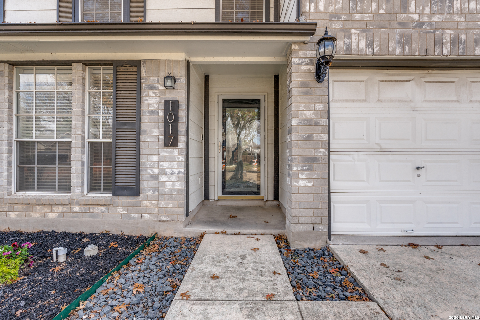 1017 Silvertree Schertz TX 78154