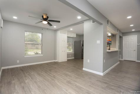 10406 Greenbay San Antonio TX 78230