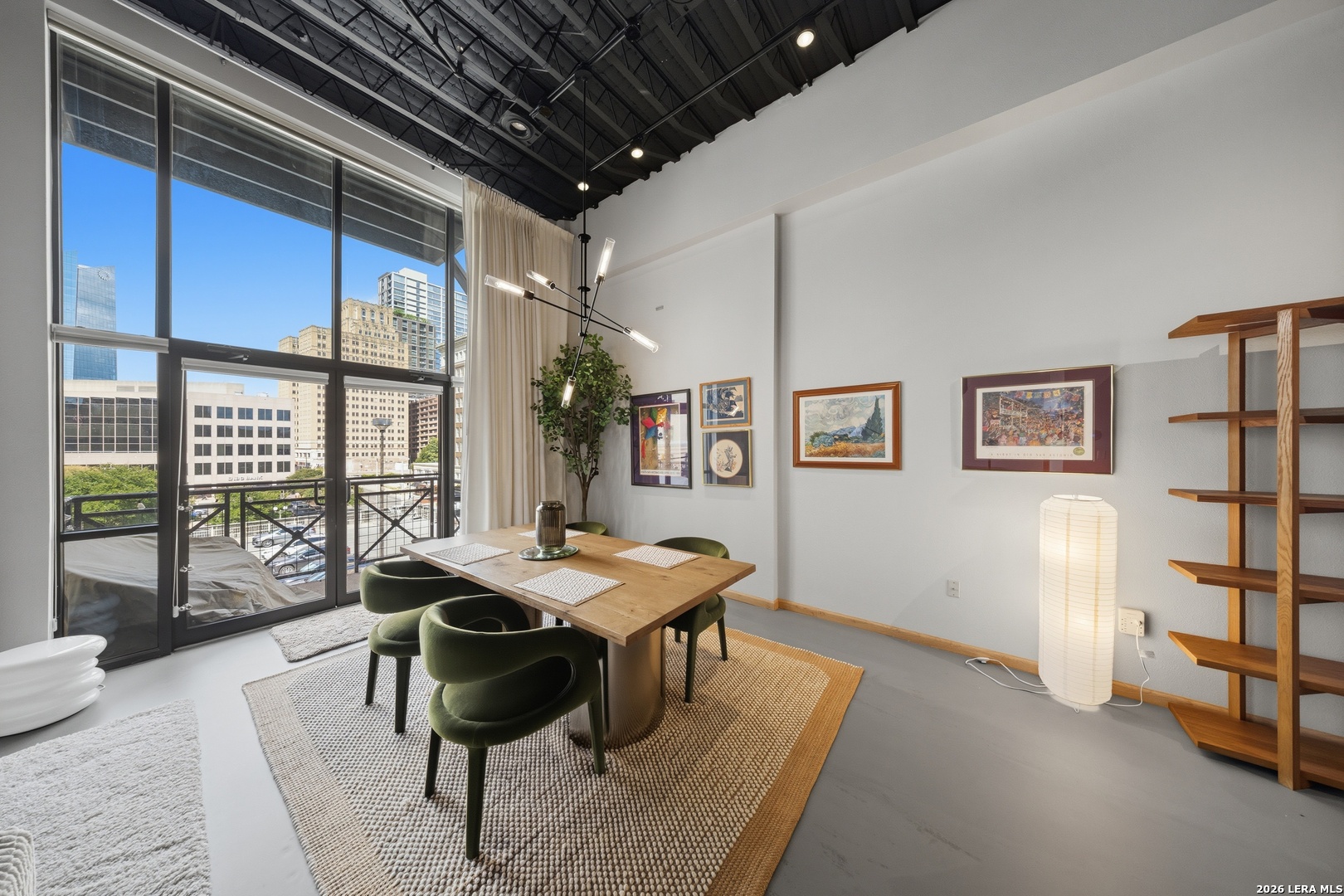 214 E Travis San Antonio TX 78205