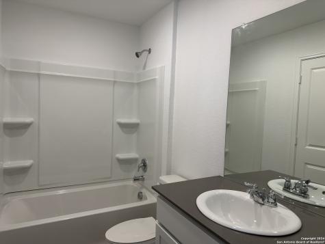 6702 Willow Landing Converse TX 78109