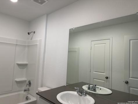 6702 Willow Landing Converse TX 78109