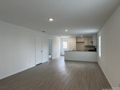 6702 Willow Landing Converse TX 78109