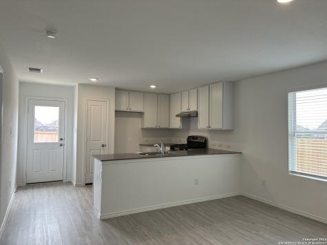 6702 Willow Landing Converse TX 78109