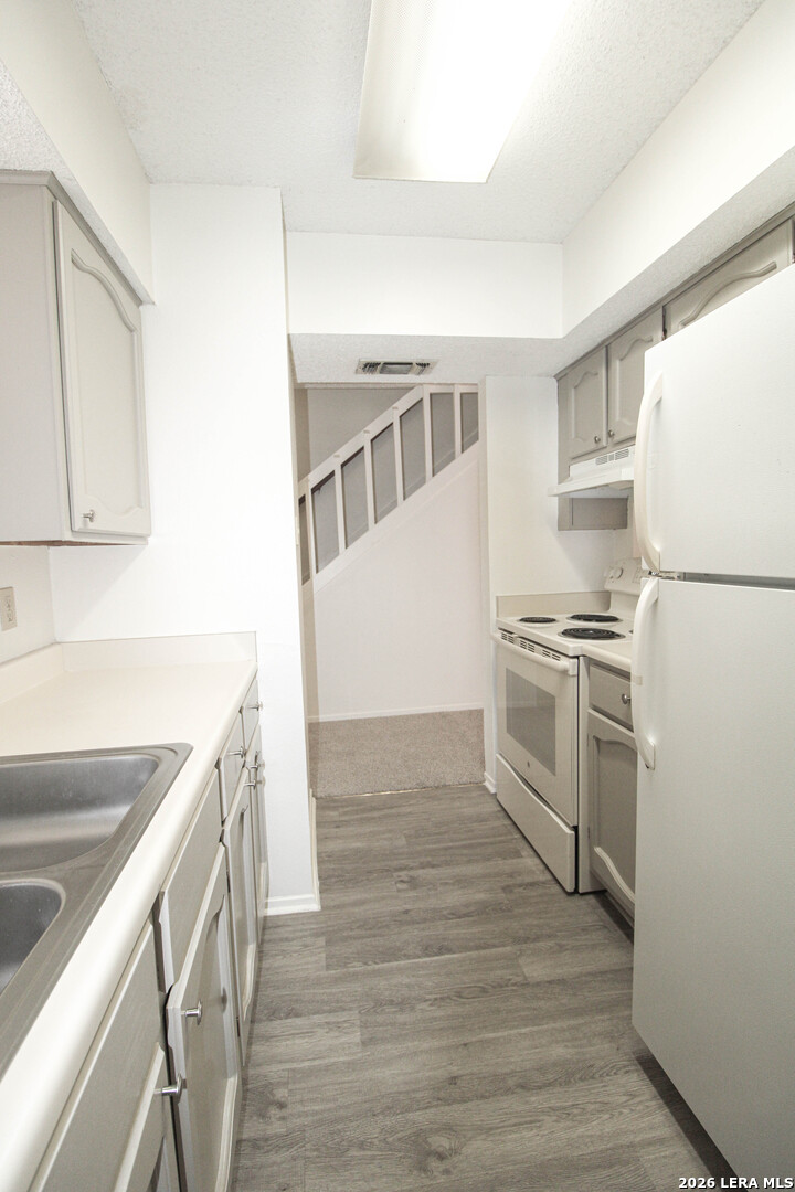 1327 Julienne San Antonio TX 78232