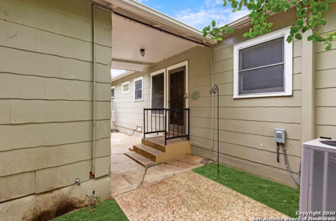 415 N Meadowlane San Antonio TX 78209