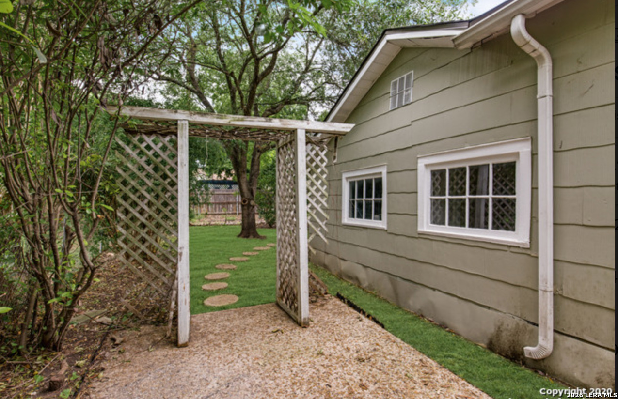 415 N Meadowlane San Antonio TX 78209