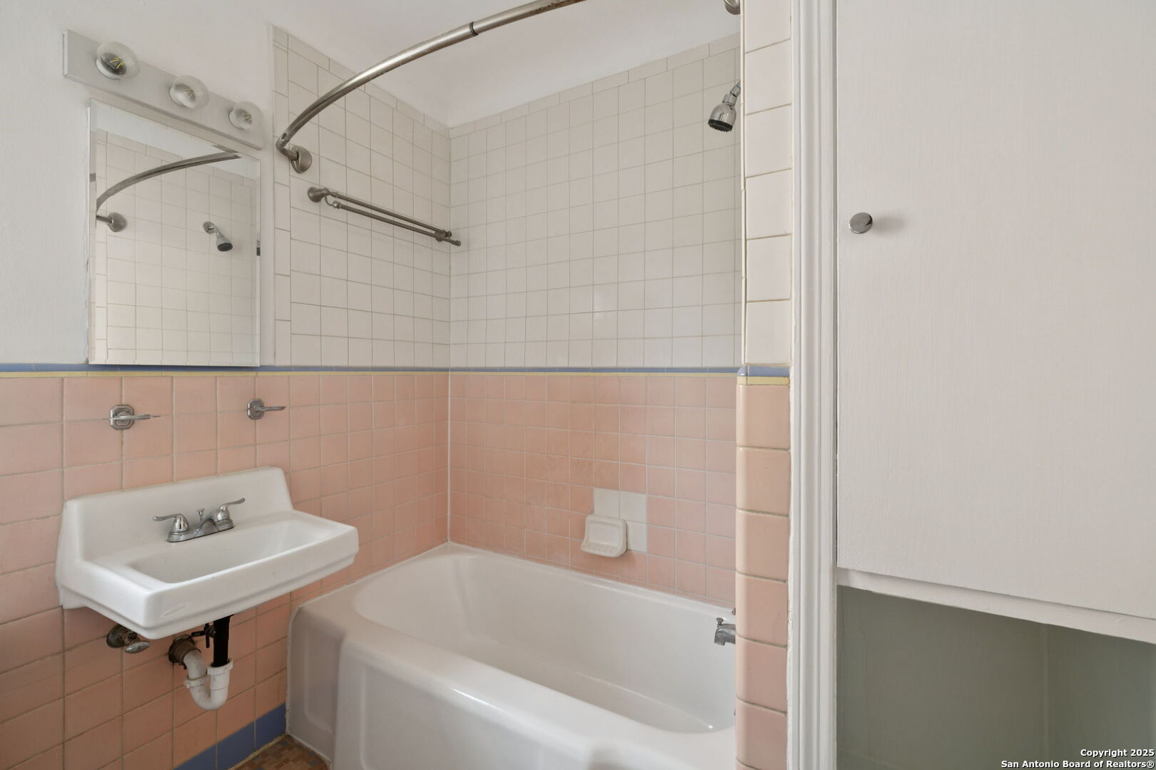 515 E Olmos Drive Olmos Park TX 78212