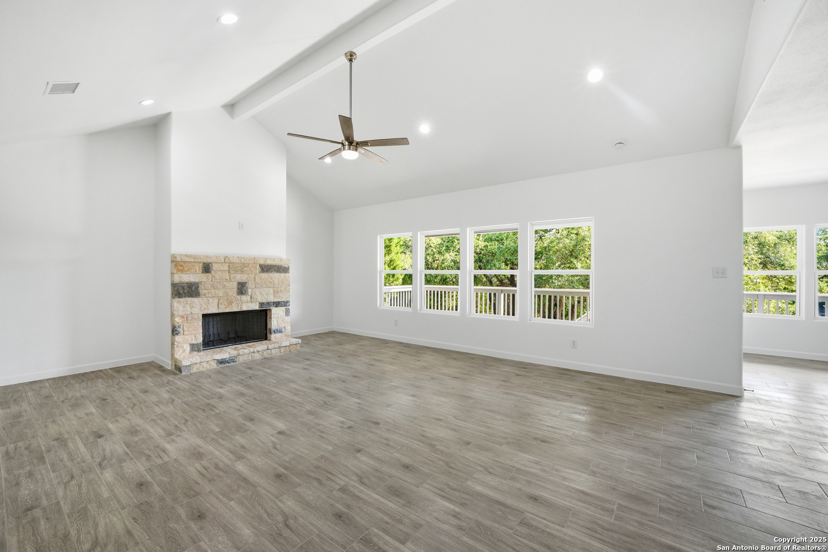 207 Deer Oaks Drive Lakehills TX 78063
