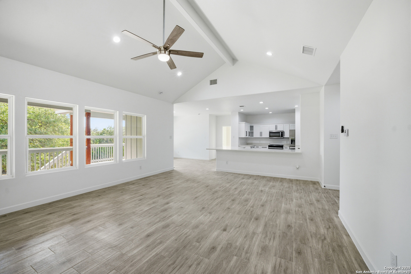 207 Deer Oaks Drive Lakehills TX 78063