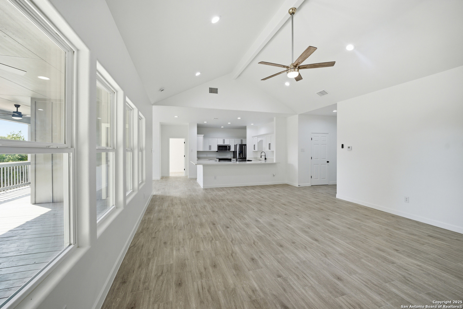 207 Deer Oaks Drive Lakehills TX 78063