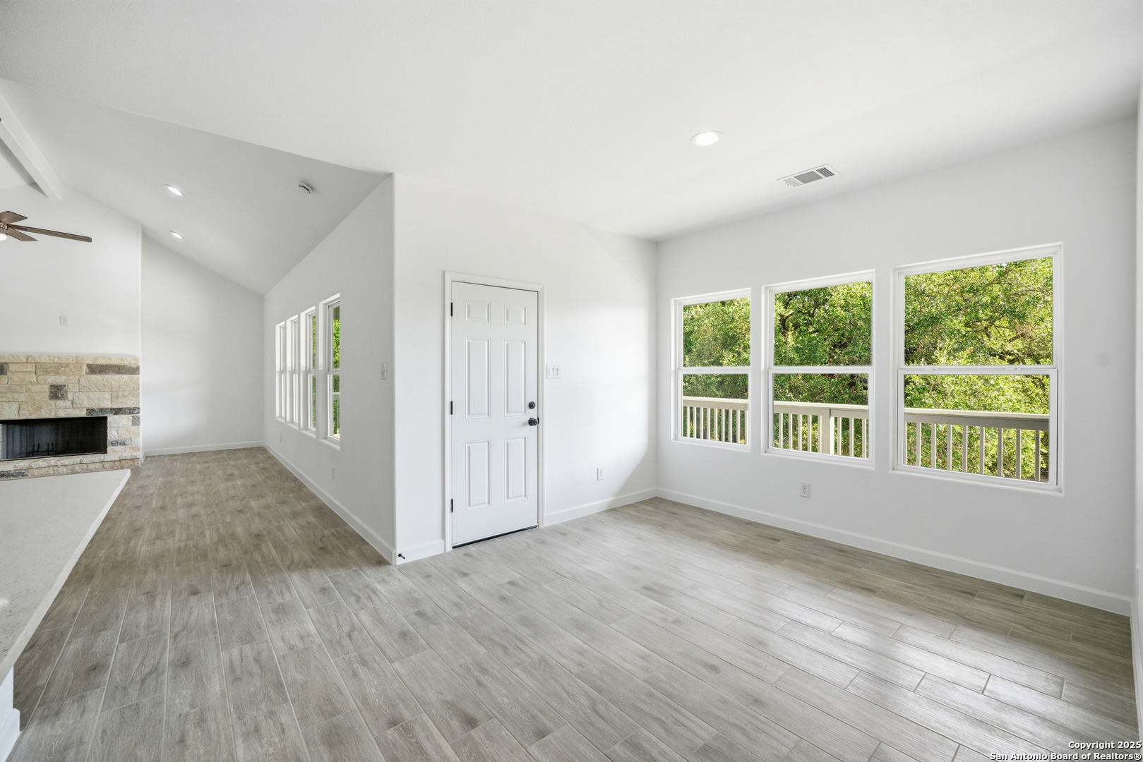 207 Deer Oaks Drive Lakehills TX 78063