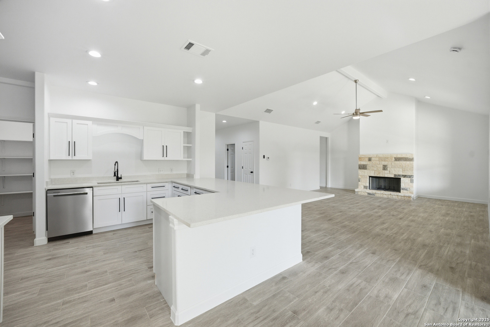 207 Deer Oaks Drive Lakehills TX 78063