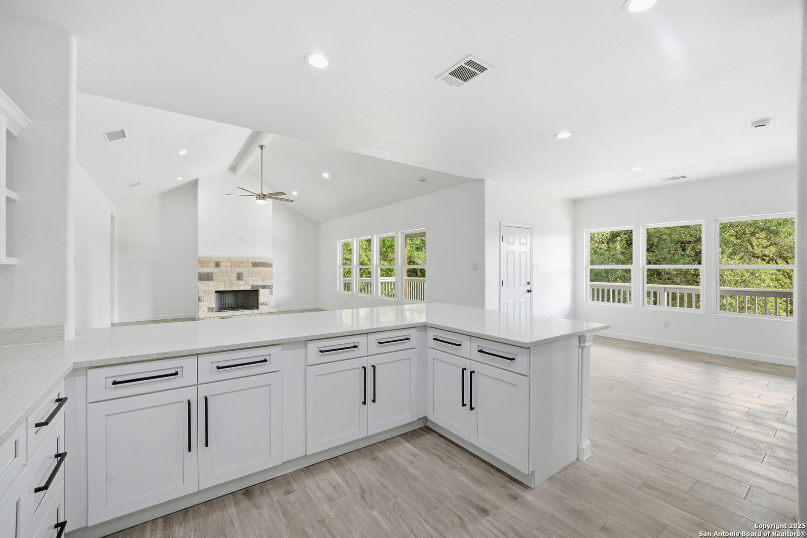 207 Deer Oaks Drive Lakehills TX 78063