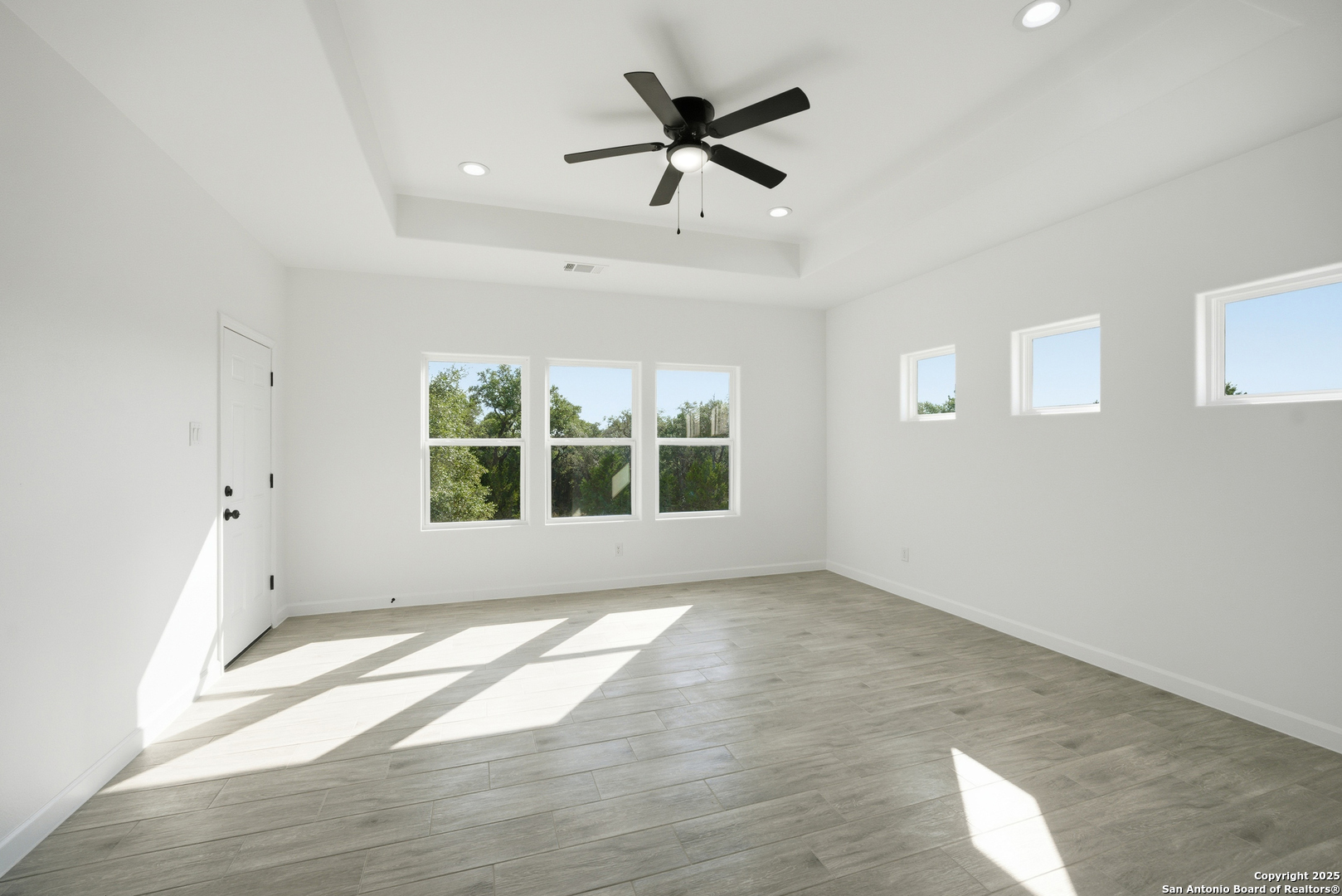 207 Deer Oaks Drive Lakehills TX 78063