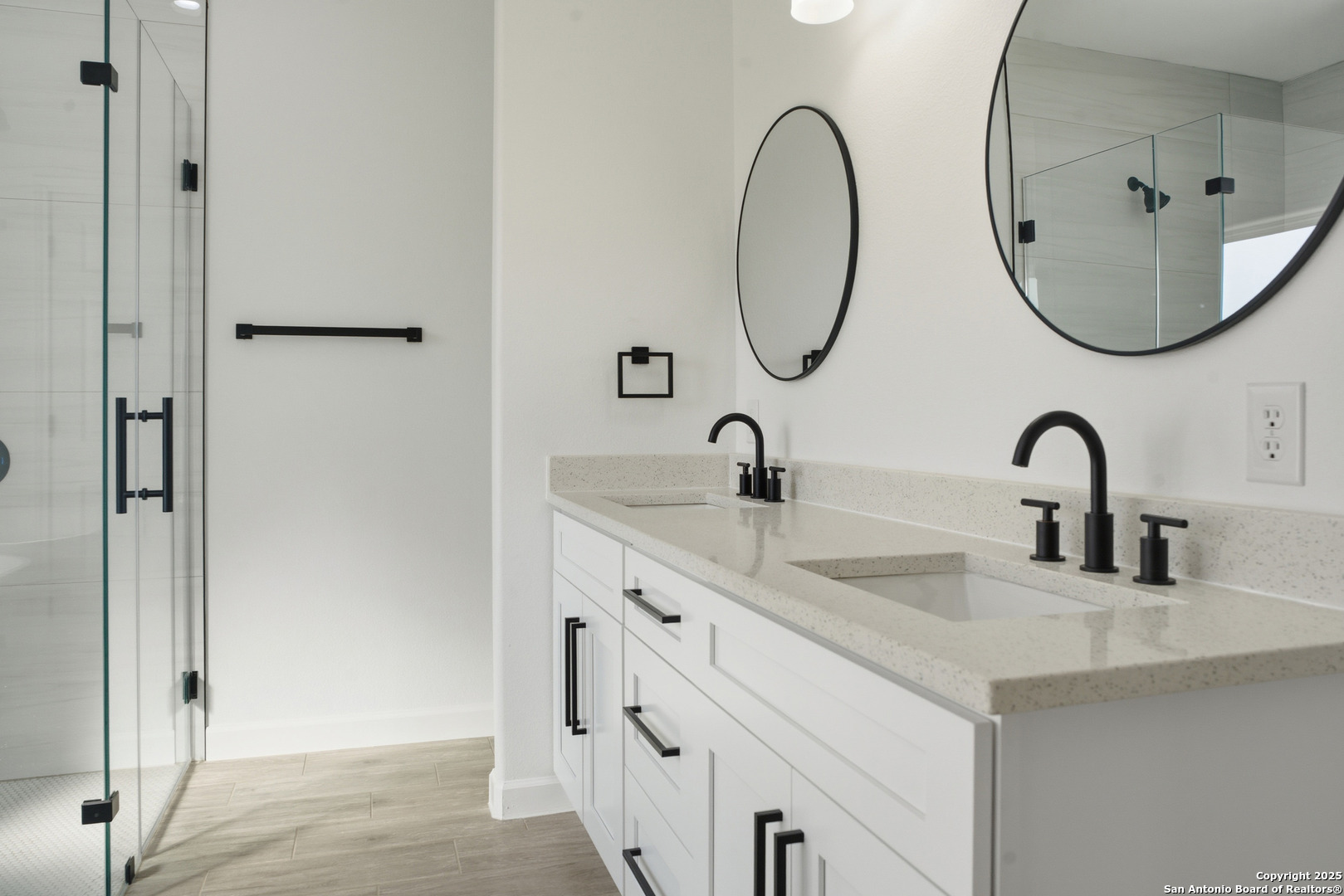 207 Deer Oaks Drive Lakehills TX 78063