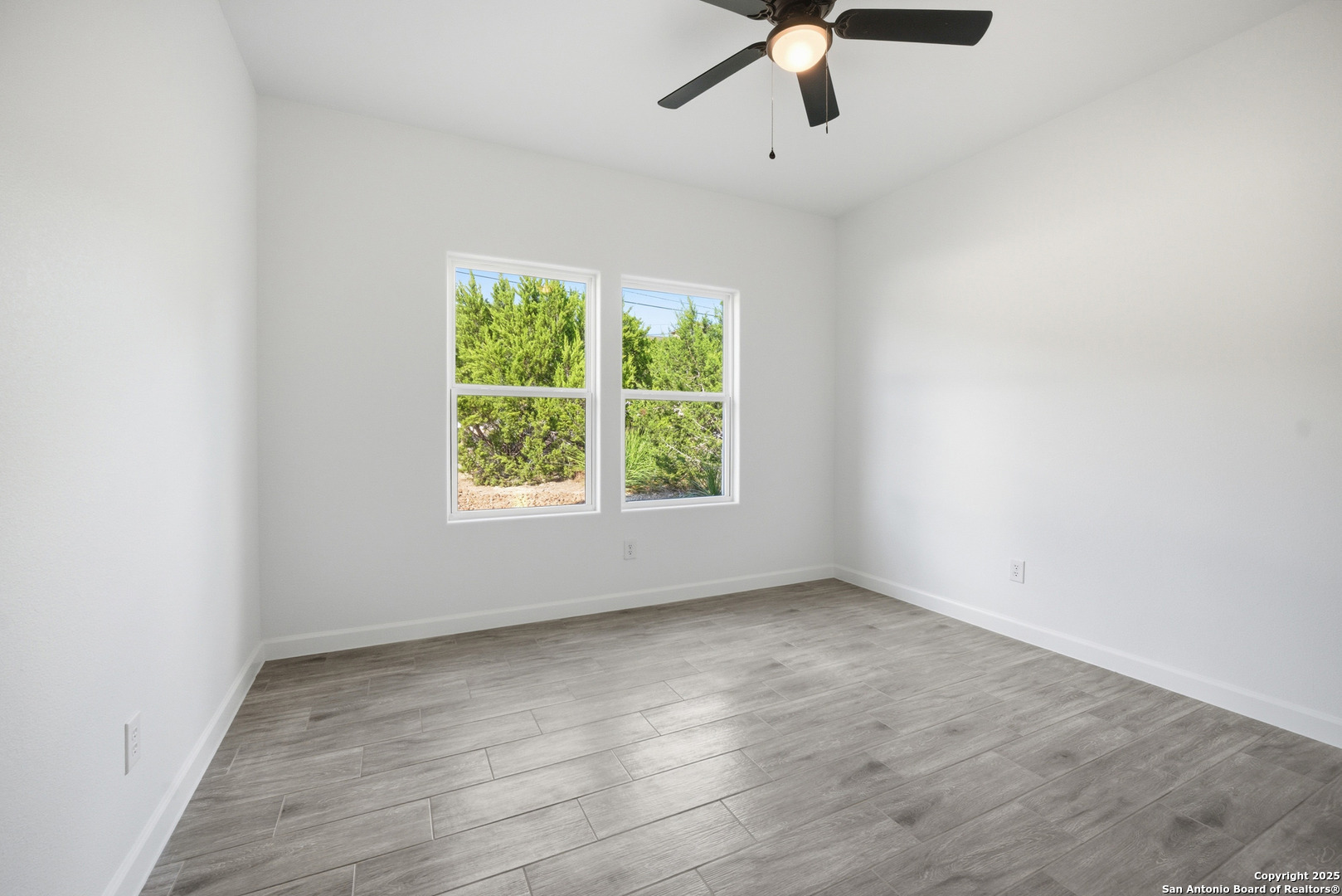 207 Deer Oaks Drive Lakehills TX 78063