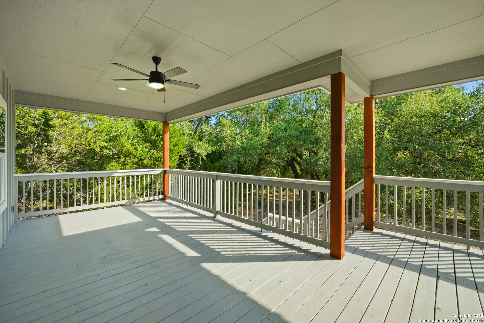 207 Deer Oaks Drive Lakehills TX 78063