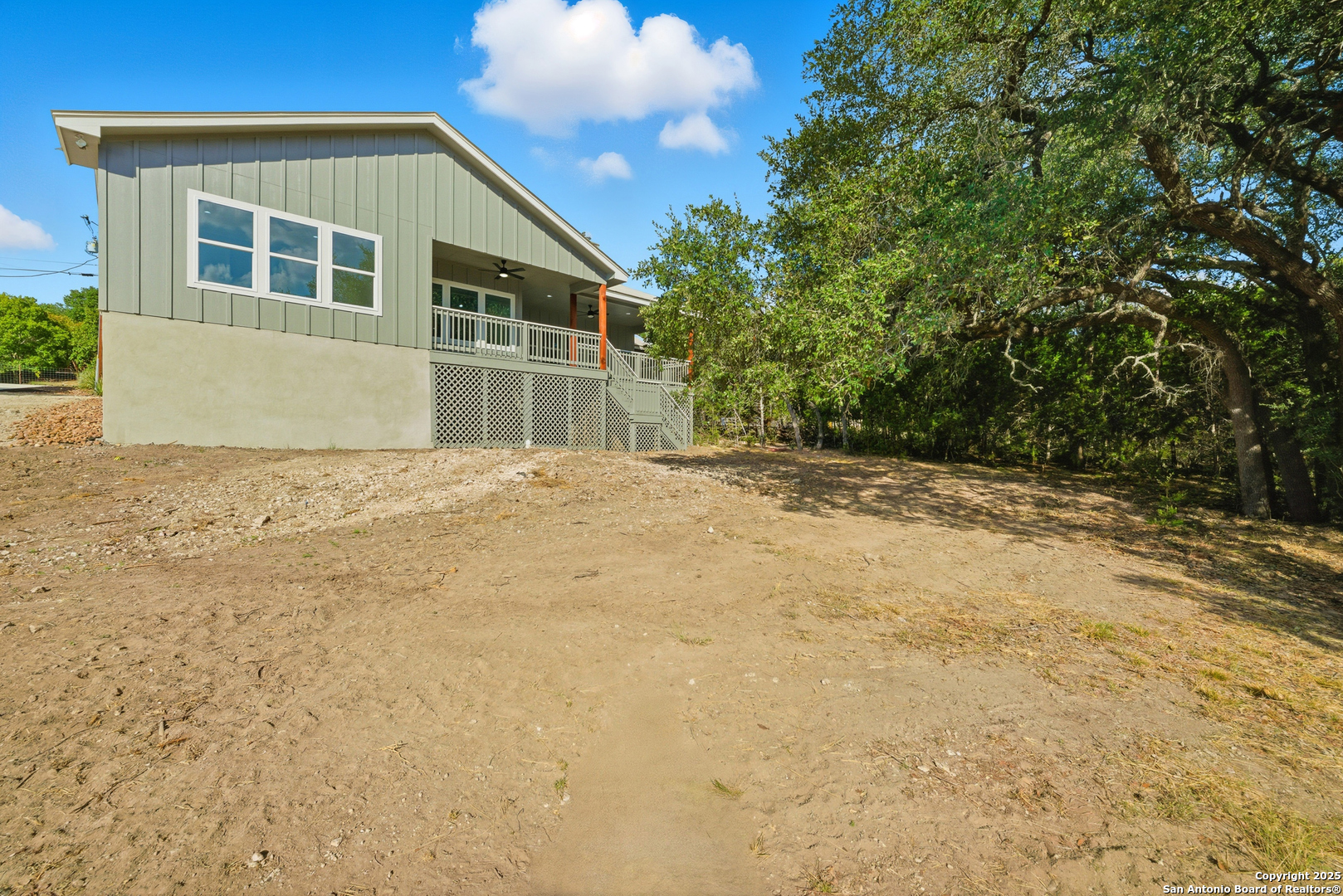 207 Deer Oaks Drive Lakehills TX 78063