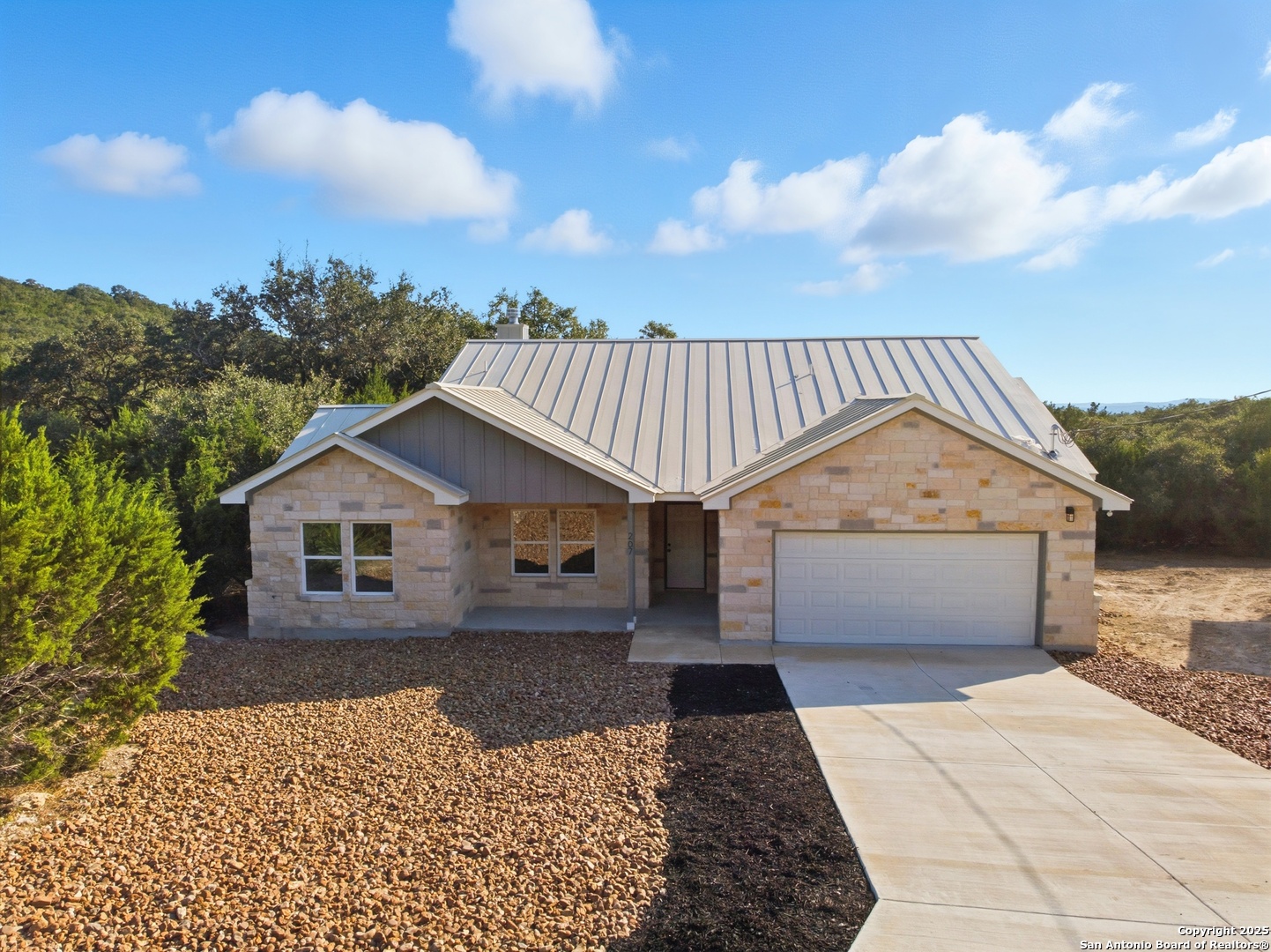 207 Deer Oaks Drive Lakehills TX 78063