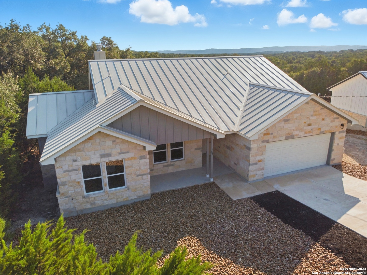 207 Deer Oaks Drive Lakehills TX 78063