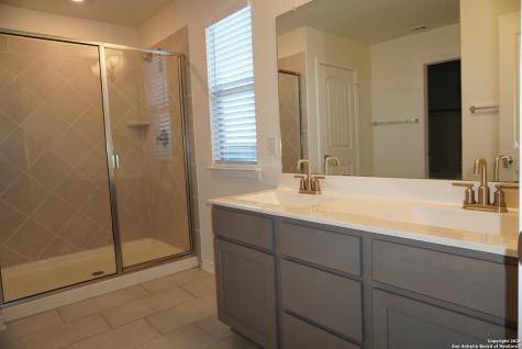 4809 Park Glen Marion TX 78124