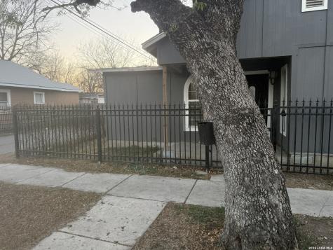 709 S Chupaderas San Antonio TX 78207