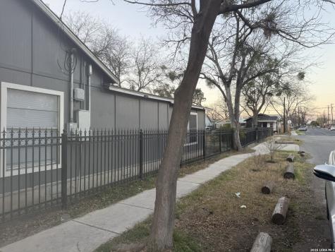 709 S Chupaderas San Antonio TX 78207
