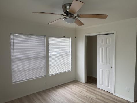709 S Chupaderas San Antonio TX 78207