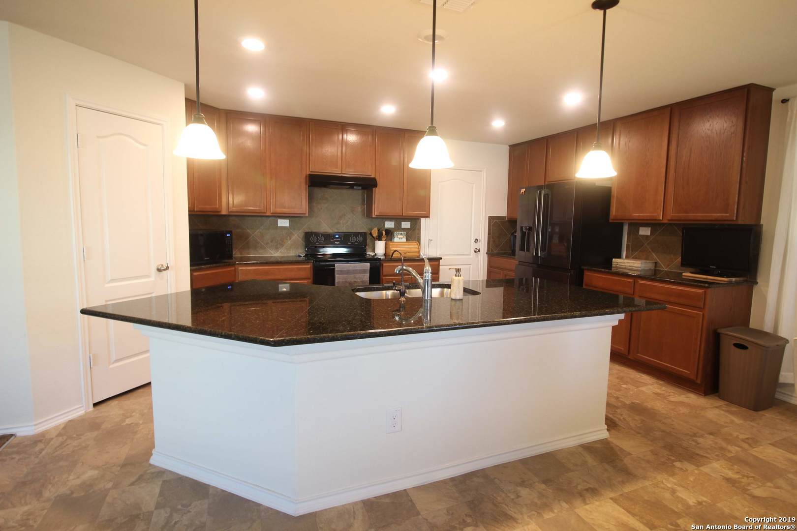 1407 Blue Jay Court San Antonio TX 78245