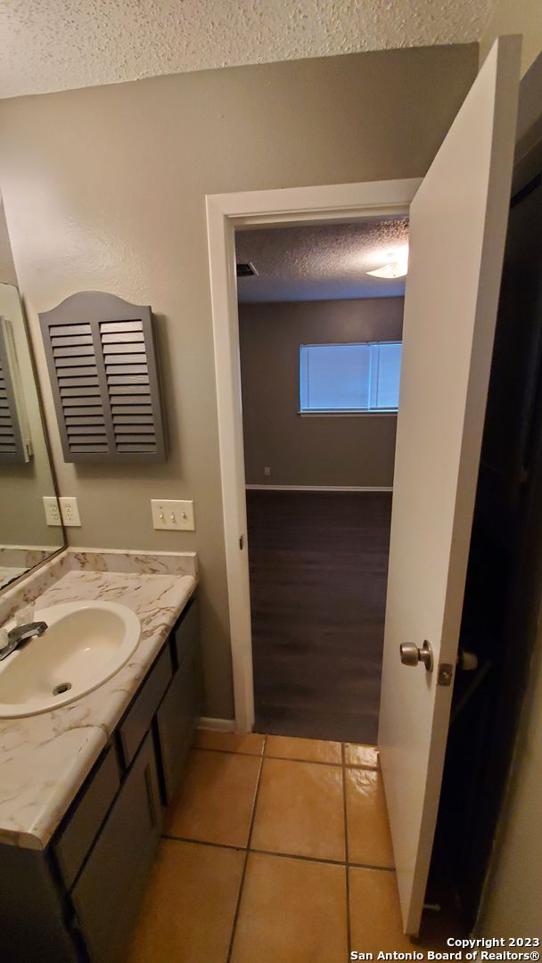 4704 Oakfield Way San Antonio TX 78250
