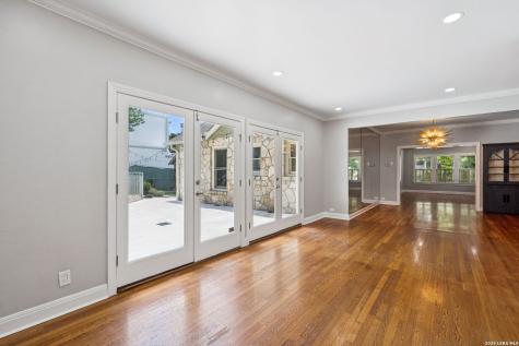 102 Nacogdoches Road Alamo Heights TX 78209