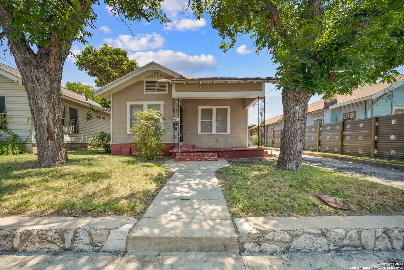 906 S Gevers Street San Antonio TX 78210