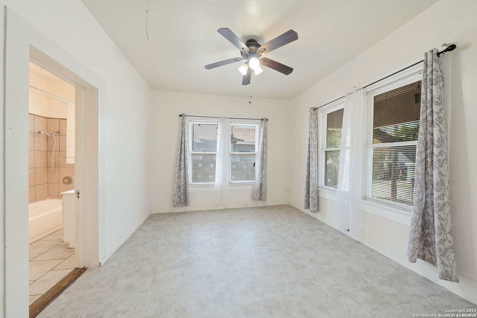 906 S Gevers Street San Antonio TX 78210