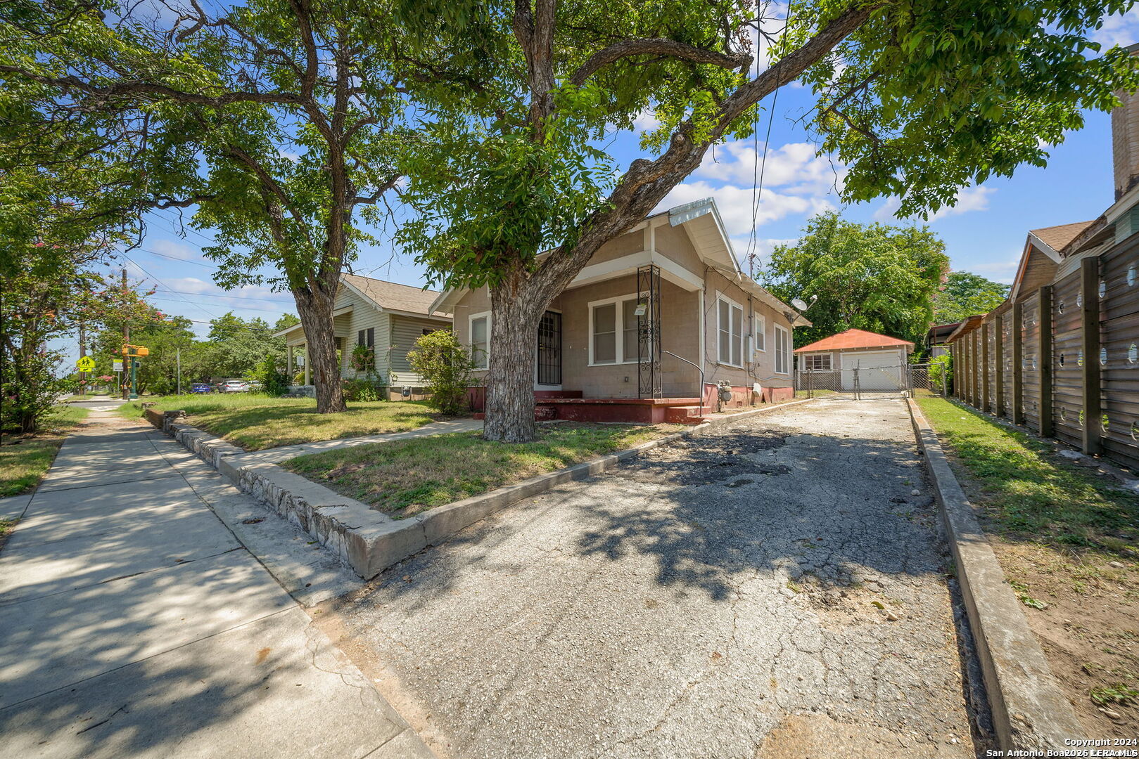 906 S Gevers Street San Antonio TX 78210