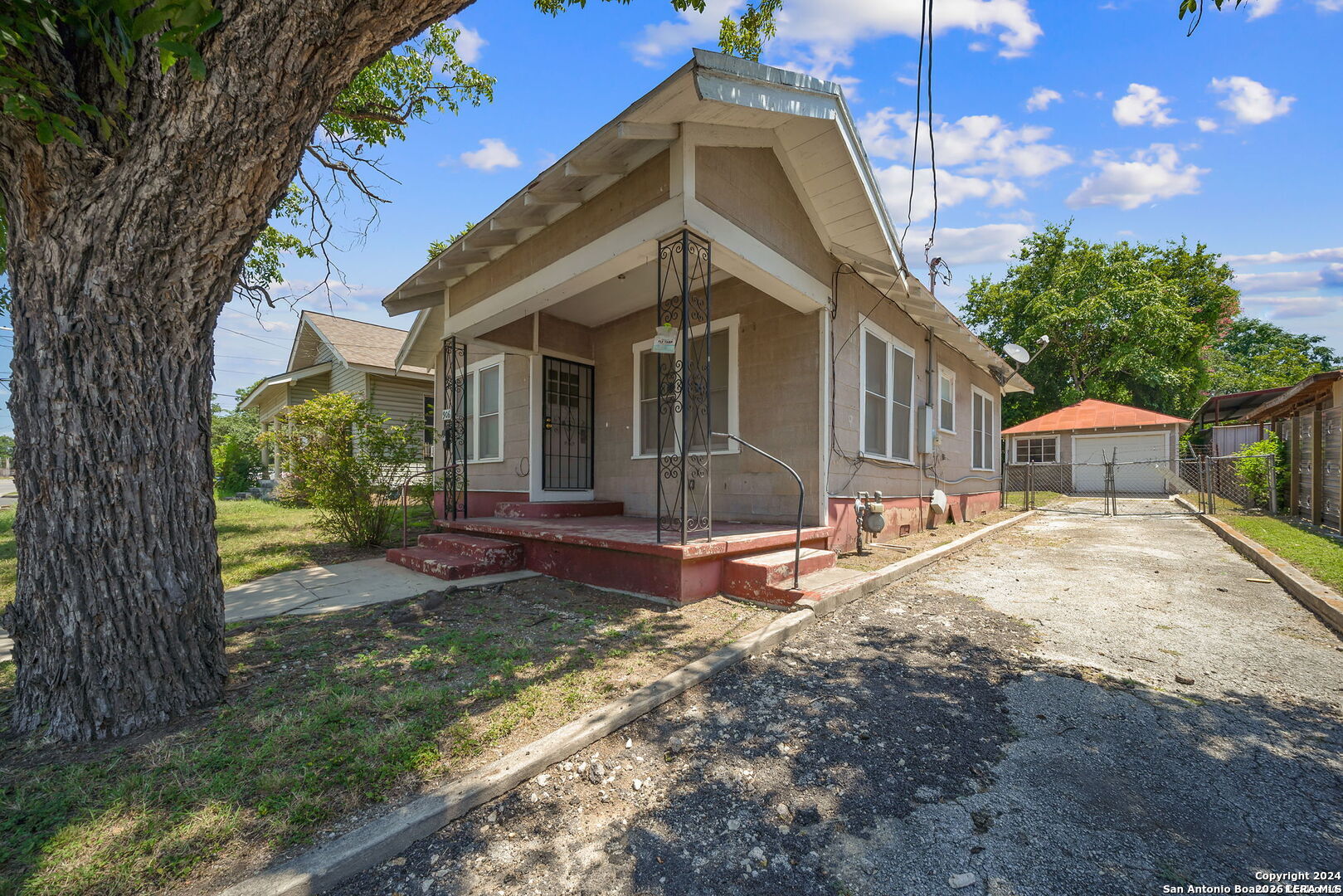 906 S Gevers Street San Antonio TX 78210
