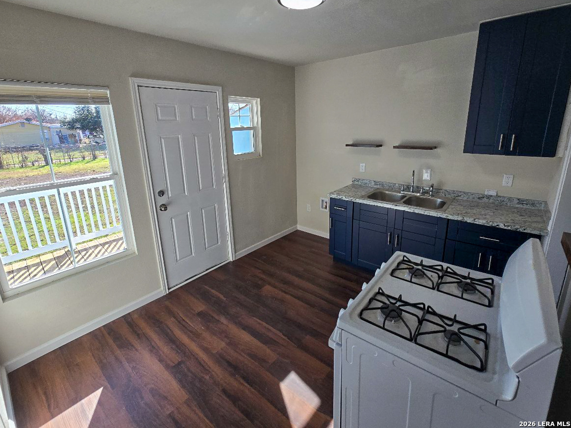 1124 Fenfield San Antonio TX 78211