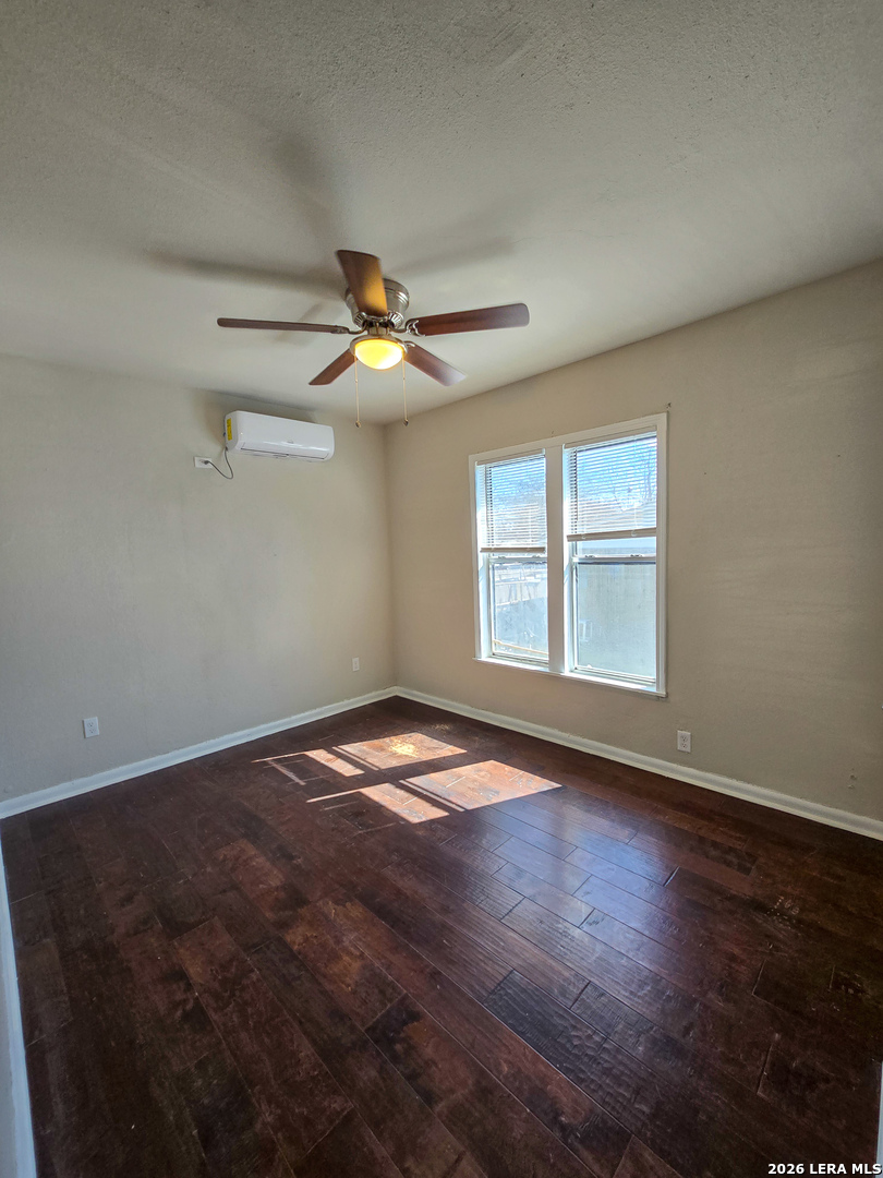 1124 Fenfield San Antonio TX 78211