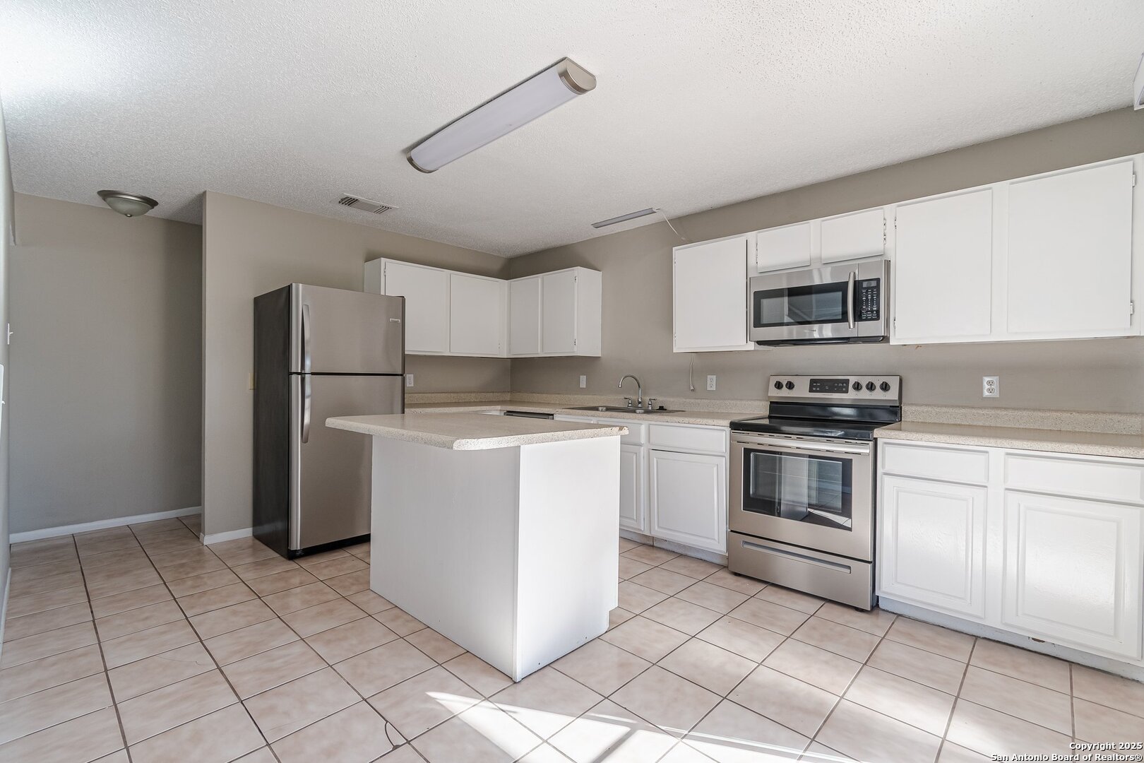 8211 Misty Cedar Drive Converse TX 78109