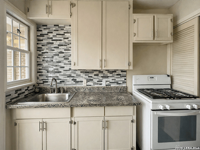 1511 W Woodlawn Avenue San Antonio TX 78201