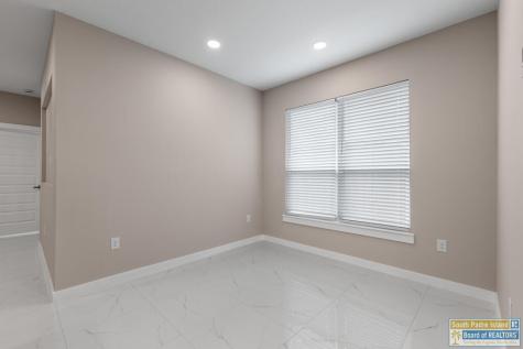 562 N Avenida Del Sol Brownsville TX 78526