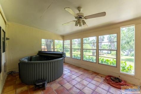 150 S Valencia Bayview TX 78566