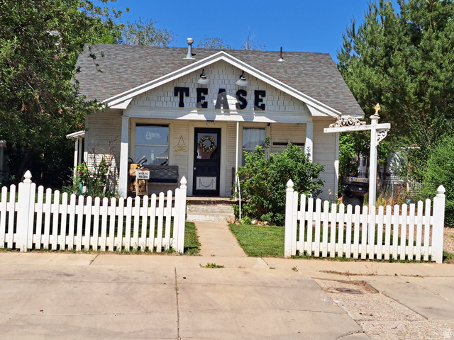 221 N 100 E Roosevelt UT 84066