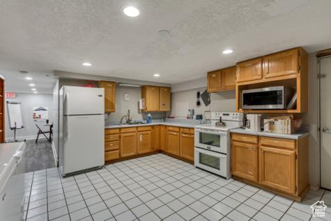 166 E 10600 S Sandy UT 84070