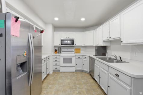 8083 N Ridge Loop E Eagle Mountain UT 84005