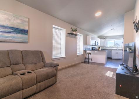 67 W 600 S Springville UT 84663
