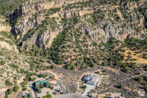 2235 S Chekshani Cliffs New Harmony UT 84757